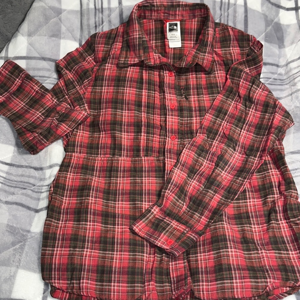 Super cute North Face button down tunic plaid top
